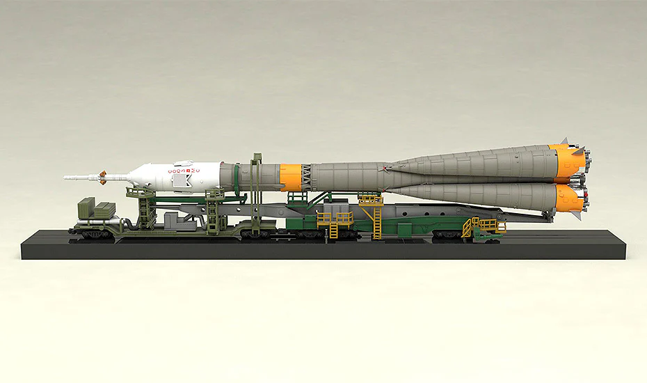 1/150 Soyuz Rocket & Transport Train Model Kit - Image 5