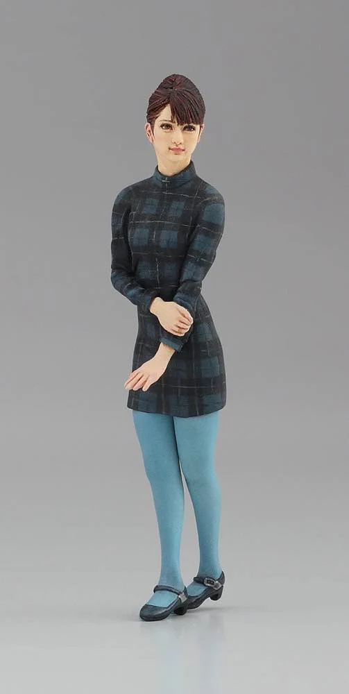 1/24 Mazda Cosmo Sports L10B with Girl - Image 4