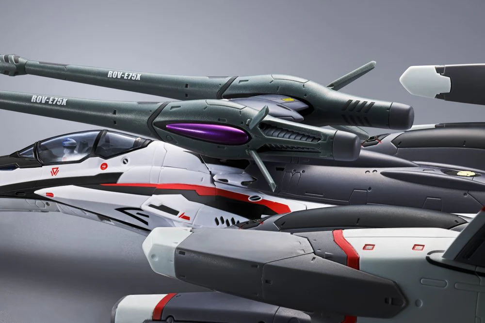 DX Chogokin Tornado Messiah Valkyrie (Alto Saotome Use) Revival Ver. (Macross) - Image 15