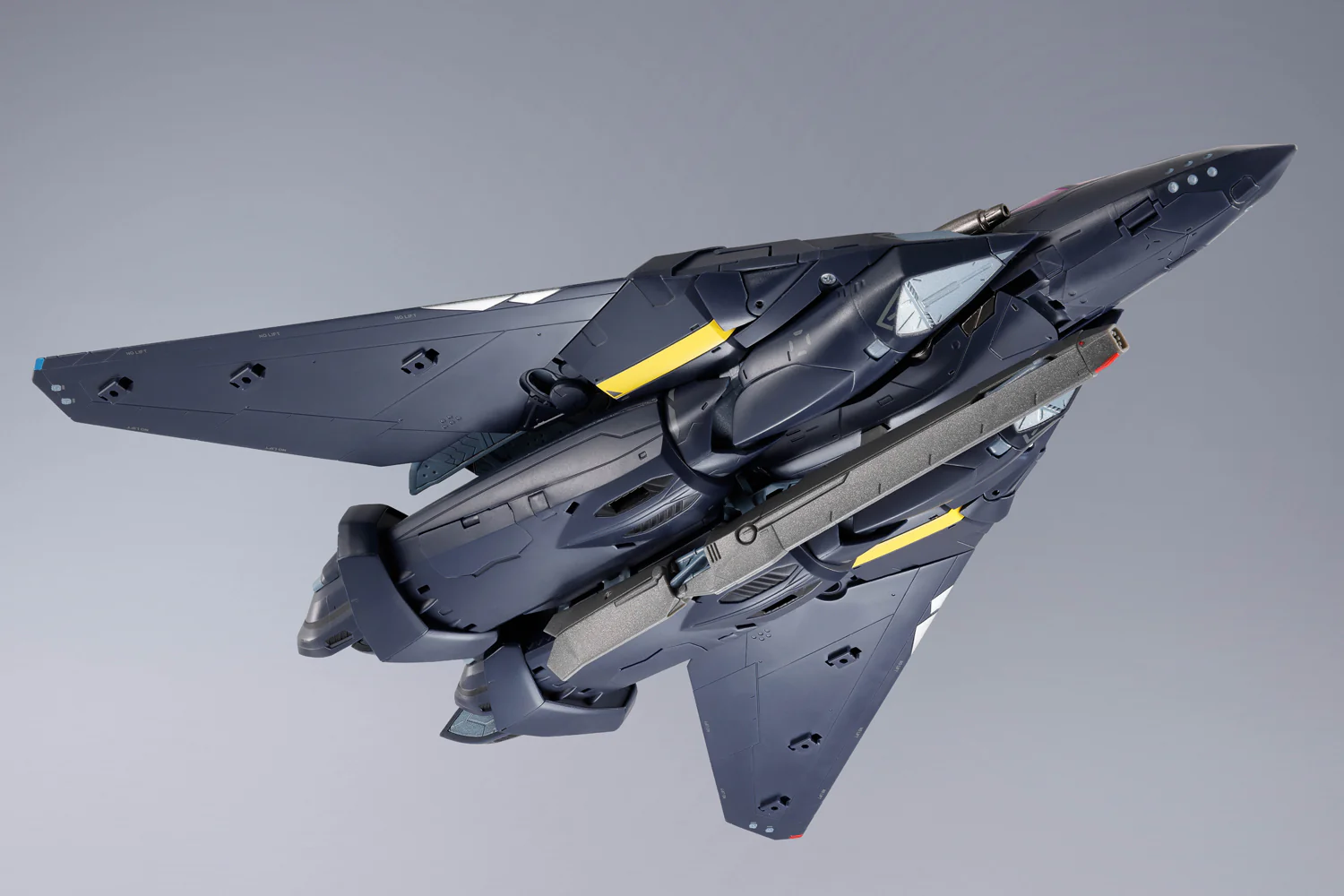 DX Chogokin VF-17S Nightmare Stealthvalkyrie (Gamlin Kizaki Use) (Macross 7) - Image 16
