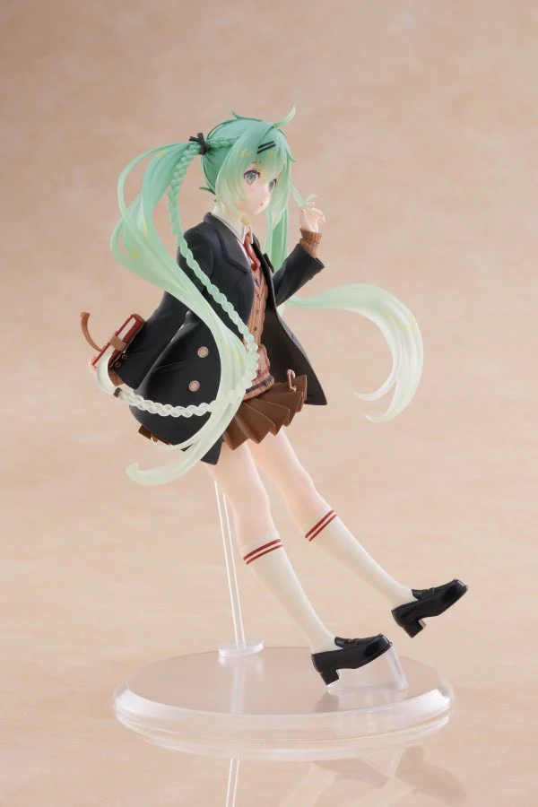 Hatsune Miku Figure: Fashion Preppy Ver. - Image 2