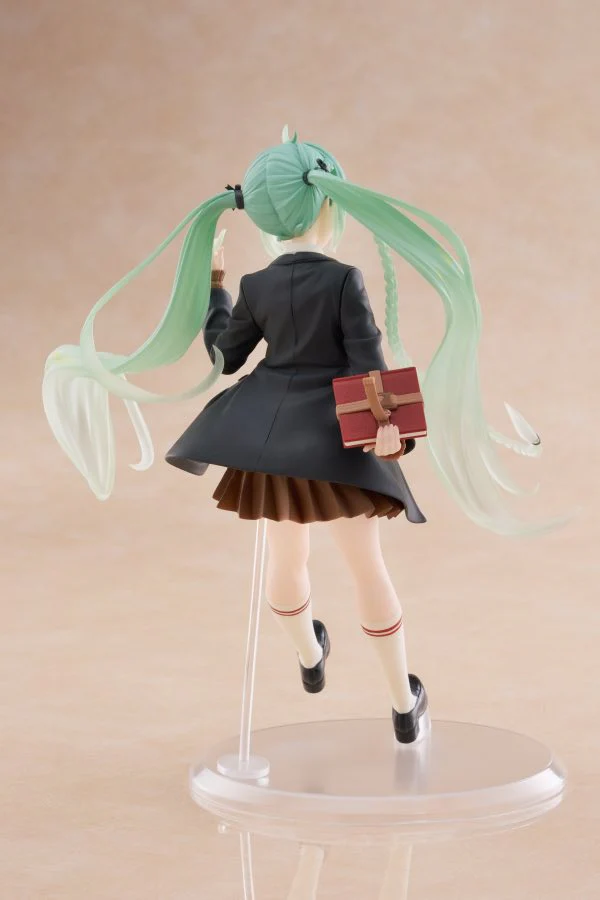 Hatsune Miku Figure: Fashion Preppy Ver. - Image 3