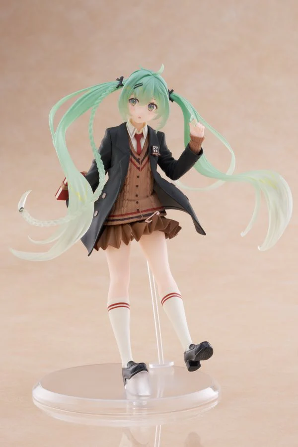 Hatsune Miku Figure: Fashion Preppy Ver. - Image 4