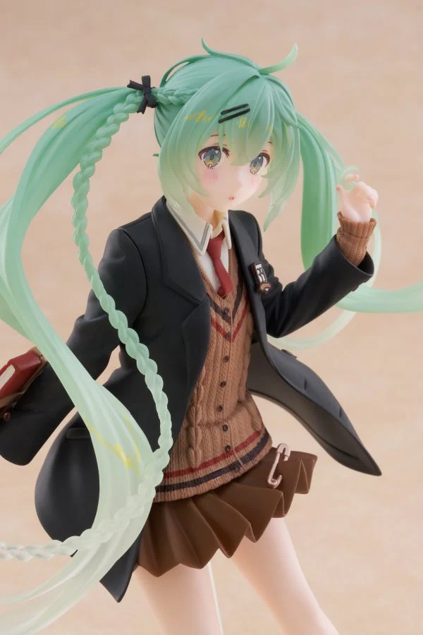 Hatsune Miku Figure: Fashion Preppy Ver. - Image 5