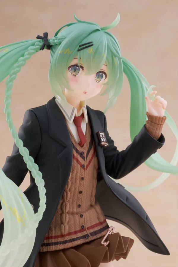 Hatsune Miku Figure: Fashion Preppy Ver. - Image 6