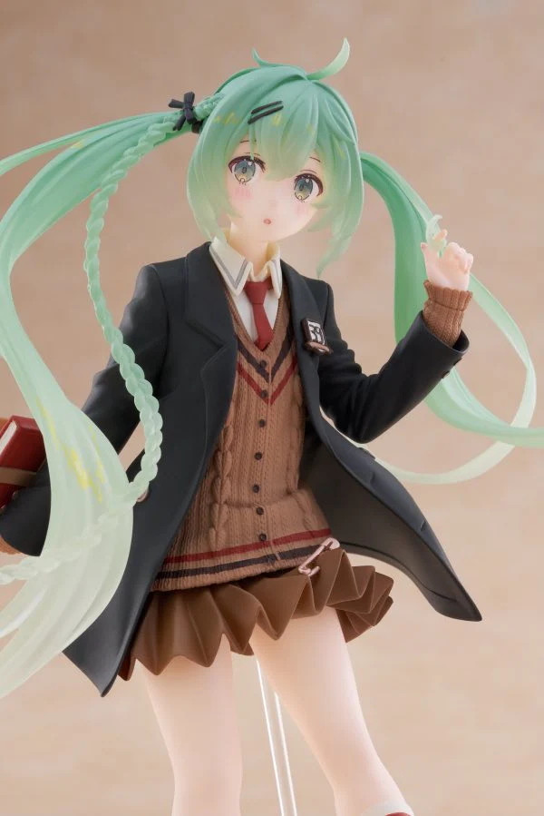 Hatsune Miku Figure: Fashion Preppy Ver. - Image 7