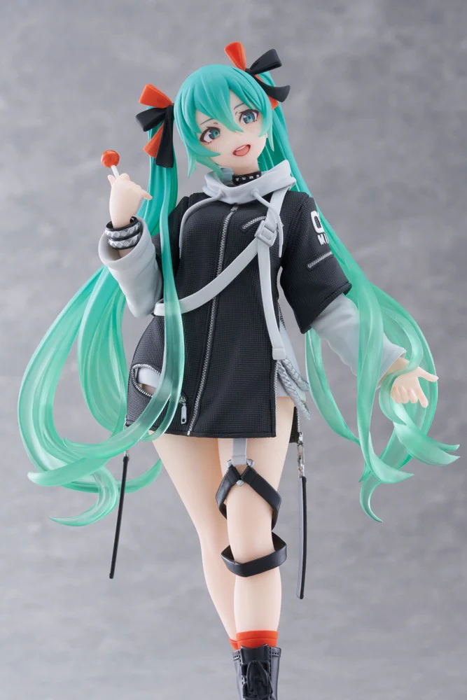 Hatsune Miku Figure: Fashion Punk Ver. - Image 10