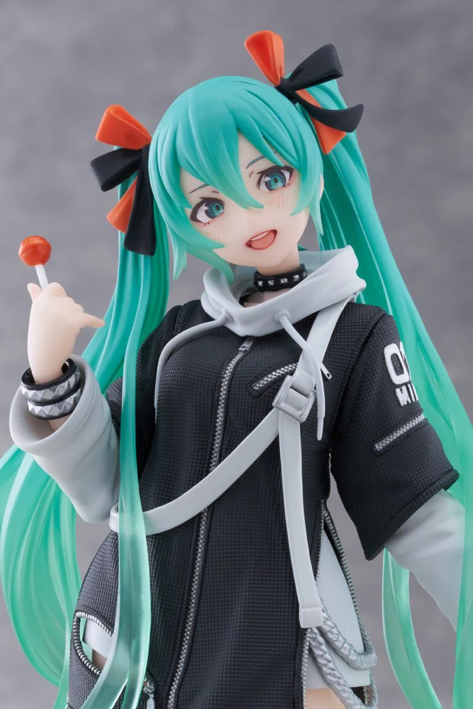 Hatsune Miku Figure: Fashion Punk Ver. - Image 8