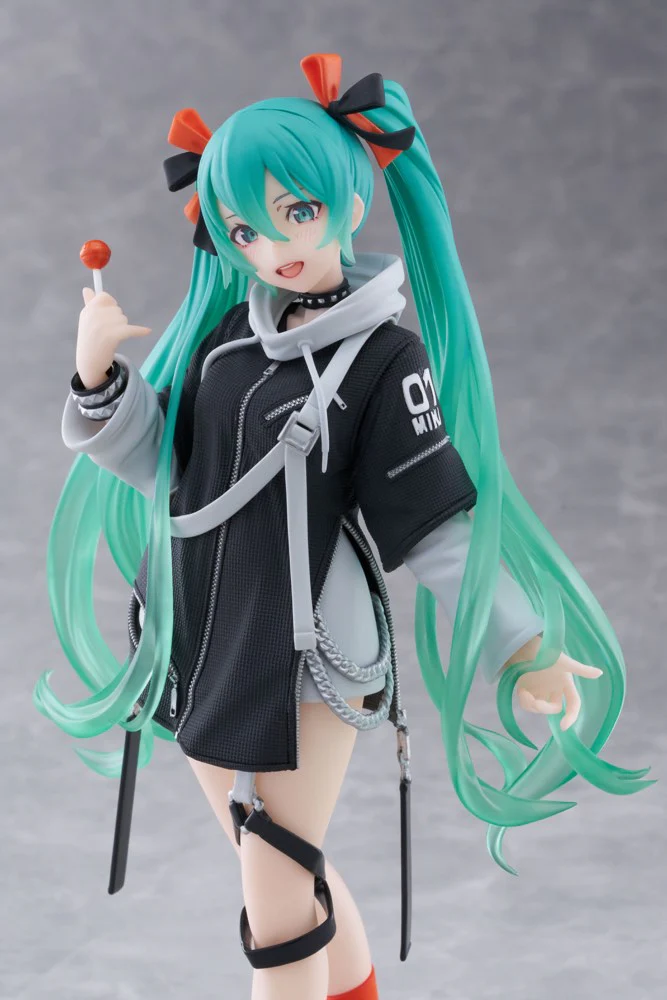 Hatsune Miku Figure: Fashion Punk Ver. - Image 9