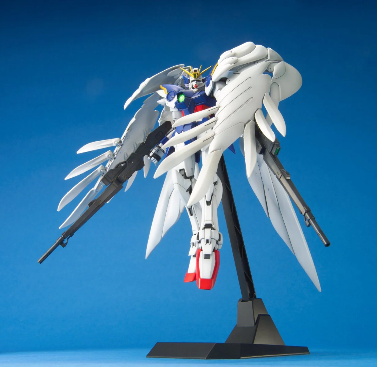 MG XXXG-00W0 Wing Gundam Zero Custom - Image 6
