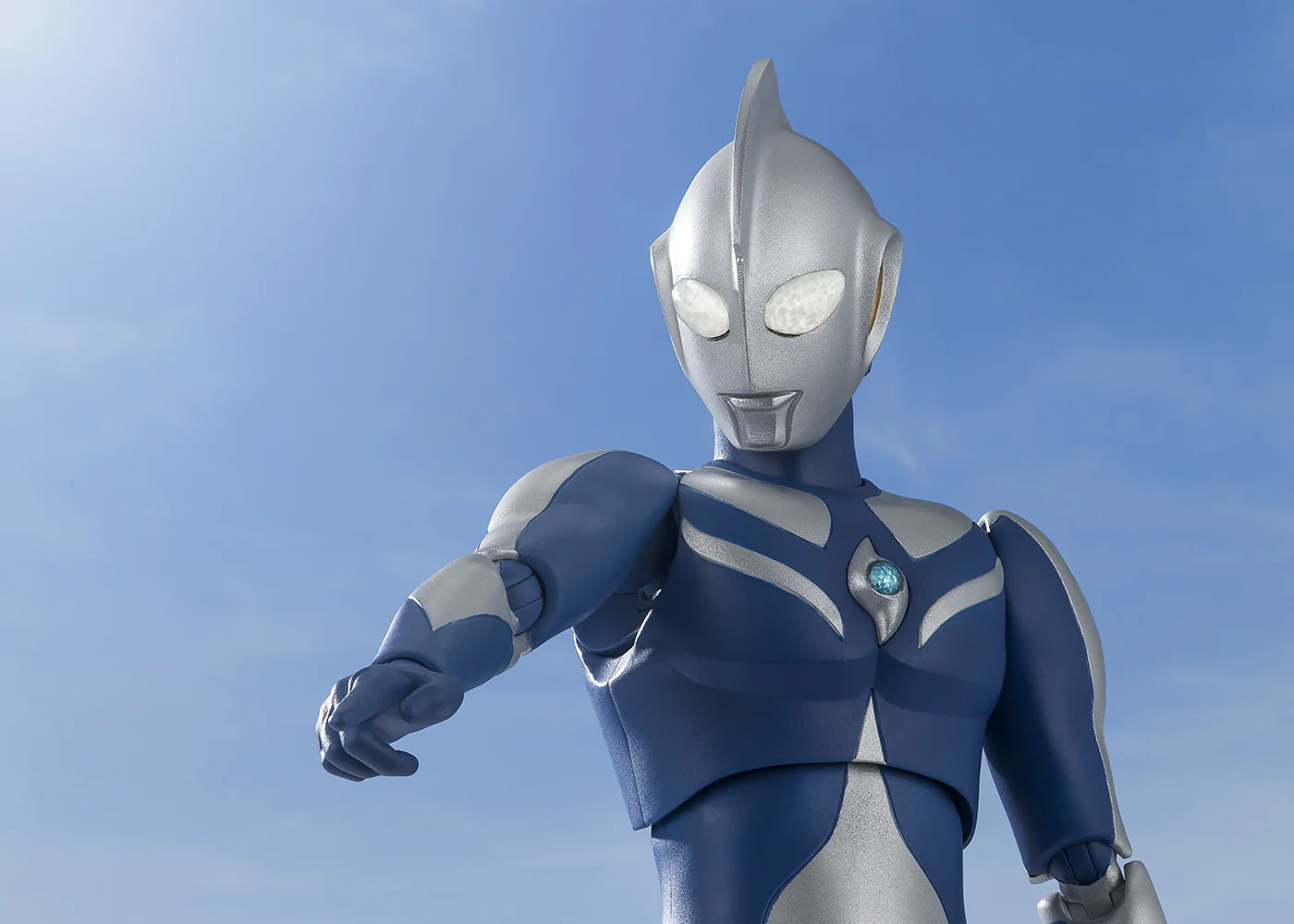S.H.Figuarts Ultraman Cosmos Luna Mode (Ultraman Cosmos) - Image 12