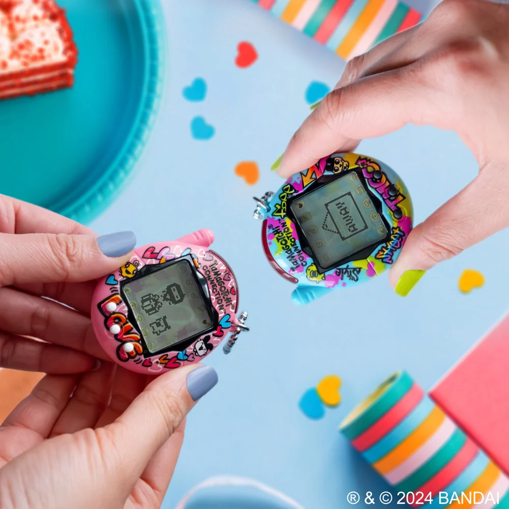Tamagotchi Connection True Friends Set: Blue Graffiti and Pink Graffiti - Image 12